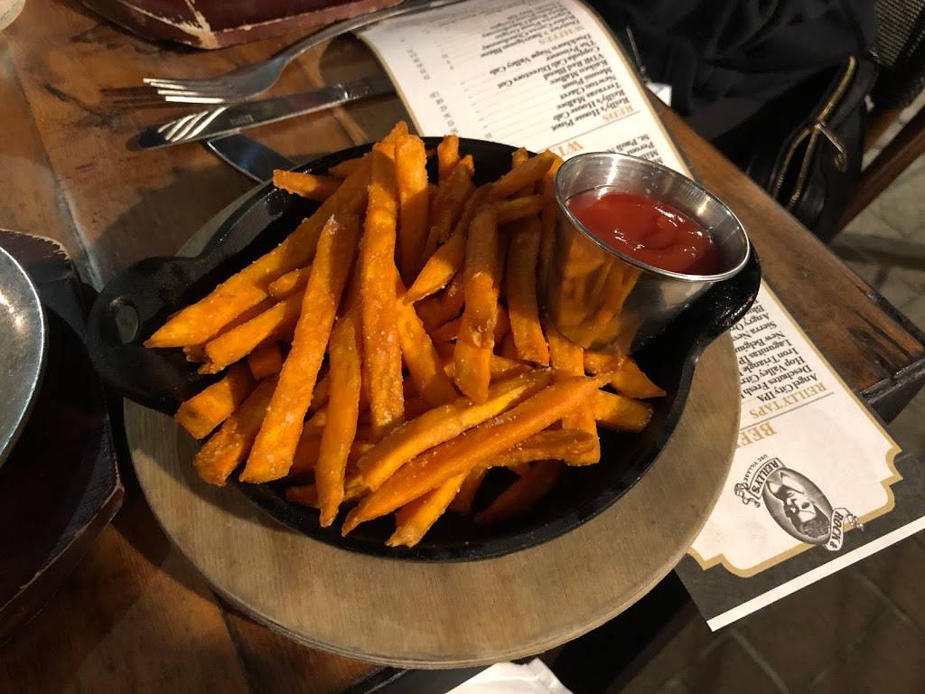 Rock & Reillys USC Village | restaurant | 3201 S Hoover St #1810, Los Angeles, CA 90007, USA | 2135365584 OR +1 213-536-5584