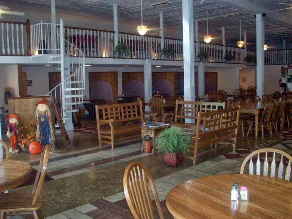 Samuels on the Square | restaurant | 117 N Court Square, Waverly, TN 37185, USA | 9312967877 OR +1 931-296-7877