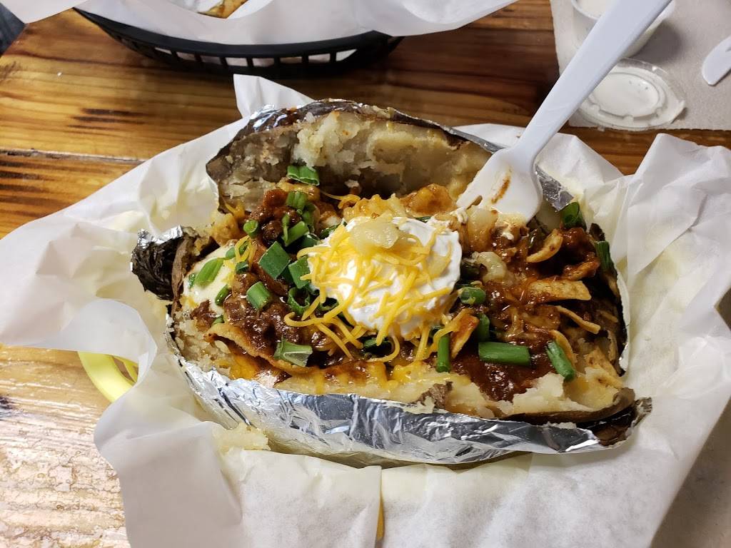 Spud Ranch | restaurant | 118 Common St, New Braunfels, TX 78130, USA | 8303874466 OR +1 830-387-4466