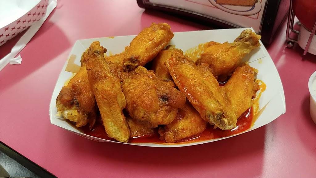 Wiggy’s | restaurant | 2350 Noblestown Rd, Pittsburgh, PA 15205, USA | 4129190361 OR +1 412-919-0361