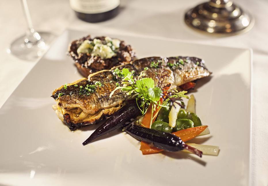 English Grill | restaurant | 335 W Broadway, Louisville, KY 40202, USA | 5025831234 OR +1 502-583-1234