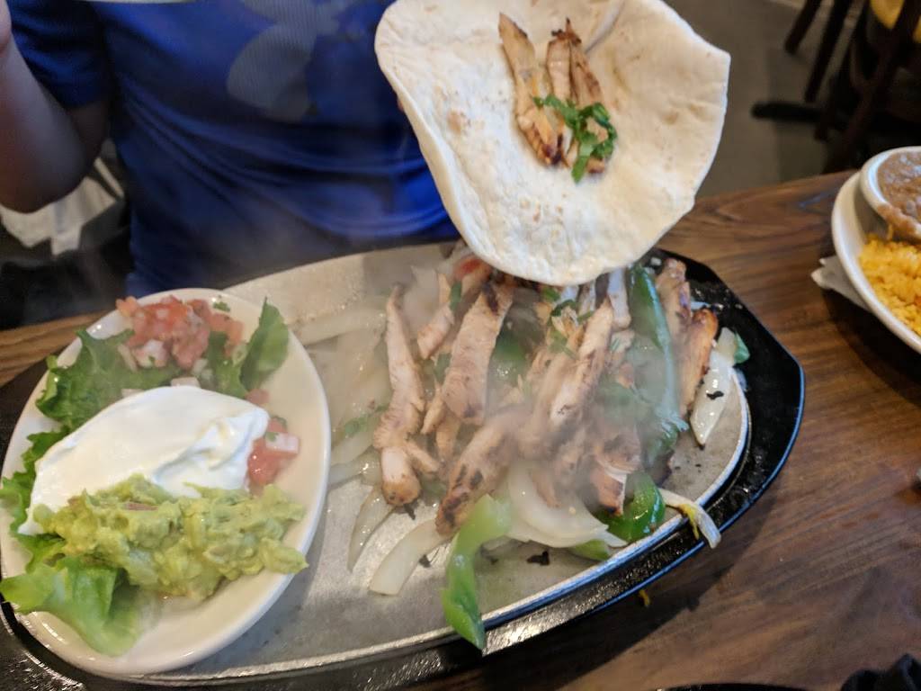 Villa Maya | restaurant | Village Center, 12051 Chestnut Branch Way, Clarksburg, MD 20871, USA | 2406544012 OR +1 240-654-4012