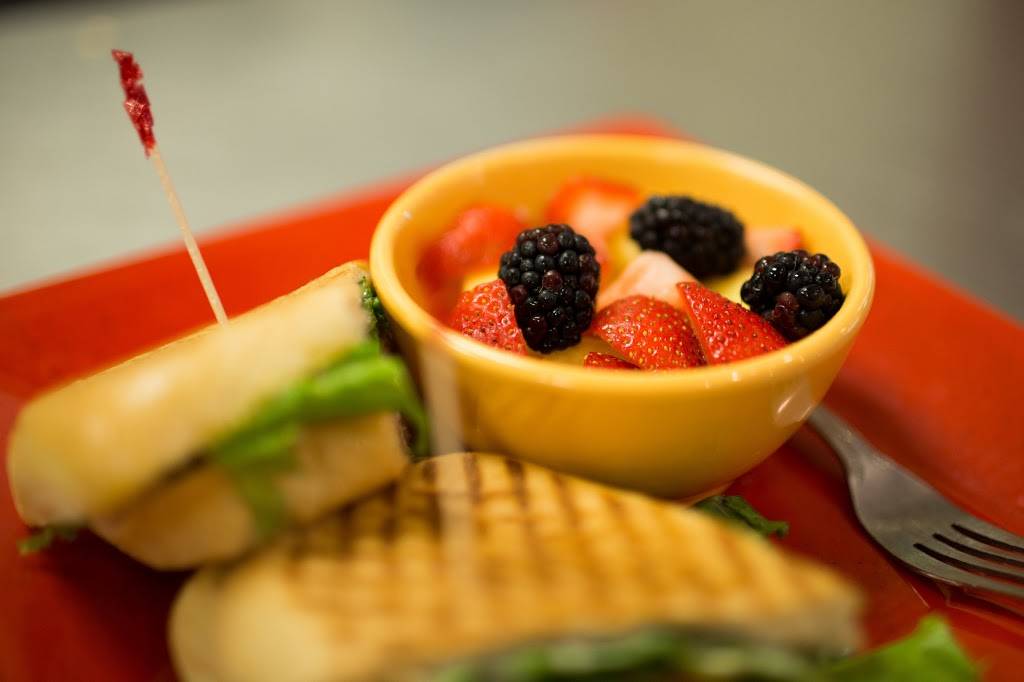 Holiday Deli & Ham Co. | meal takeaway | 2087 Union Ave, Memphis, TN 38104, USA | 9018816433 OR +1 901-881-6433