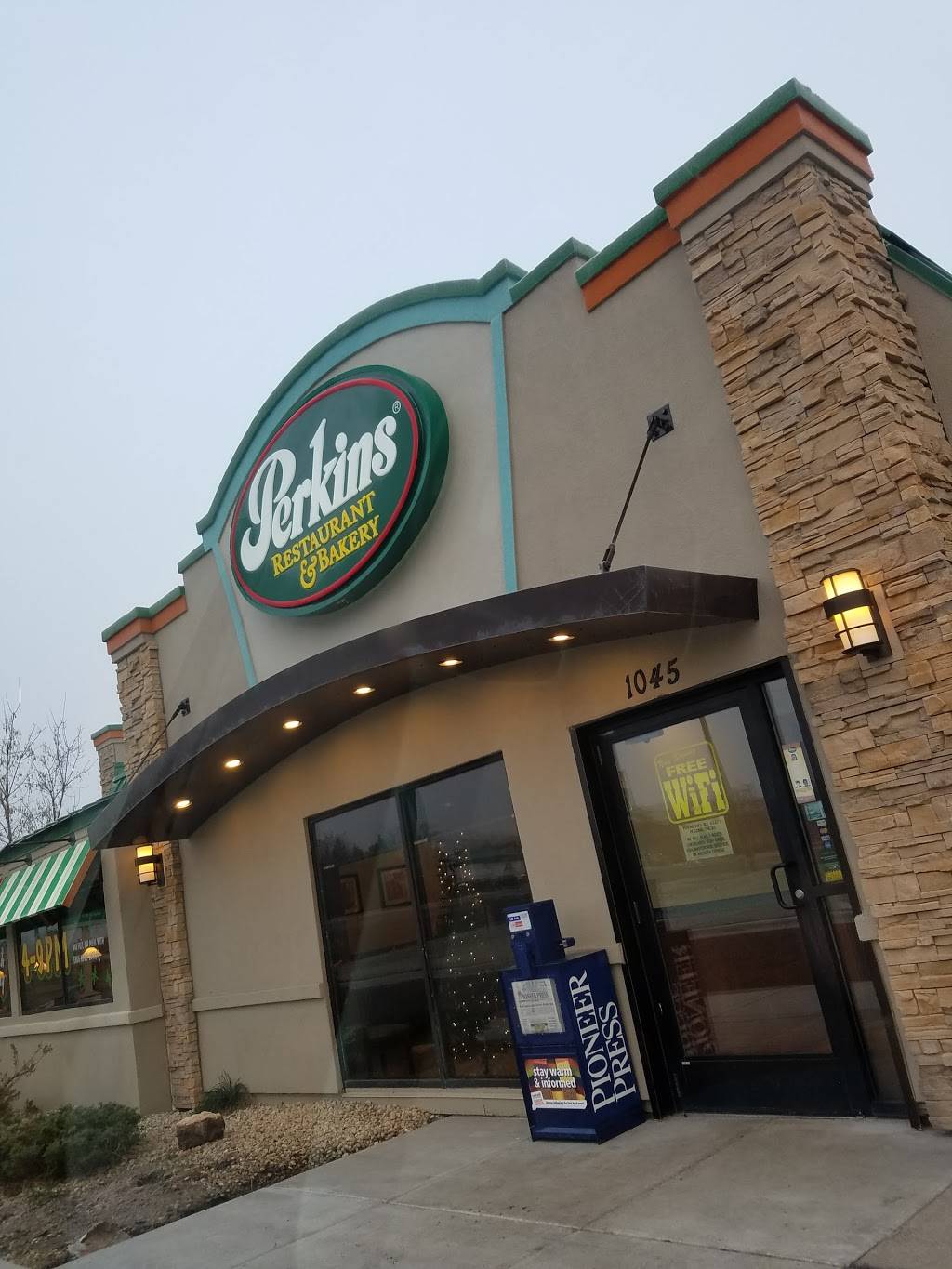 Perkins Restaurant & Bakery | restaurant | 1045 Co Rd E East, Vadnais Heights, MN 55110, USA | 6514261643 OR +1 651-426-1643