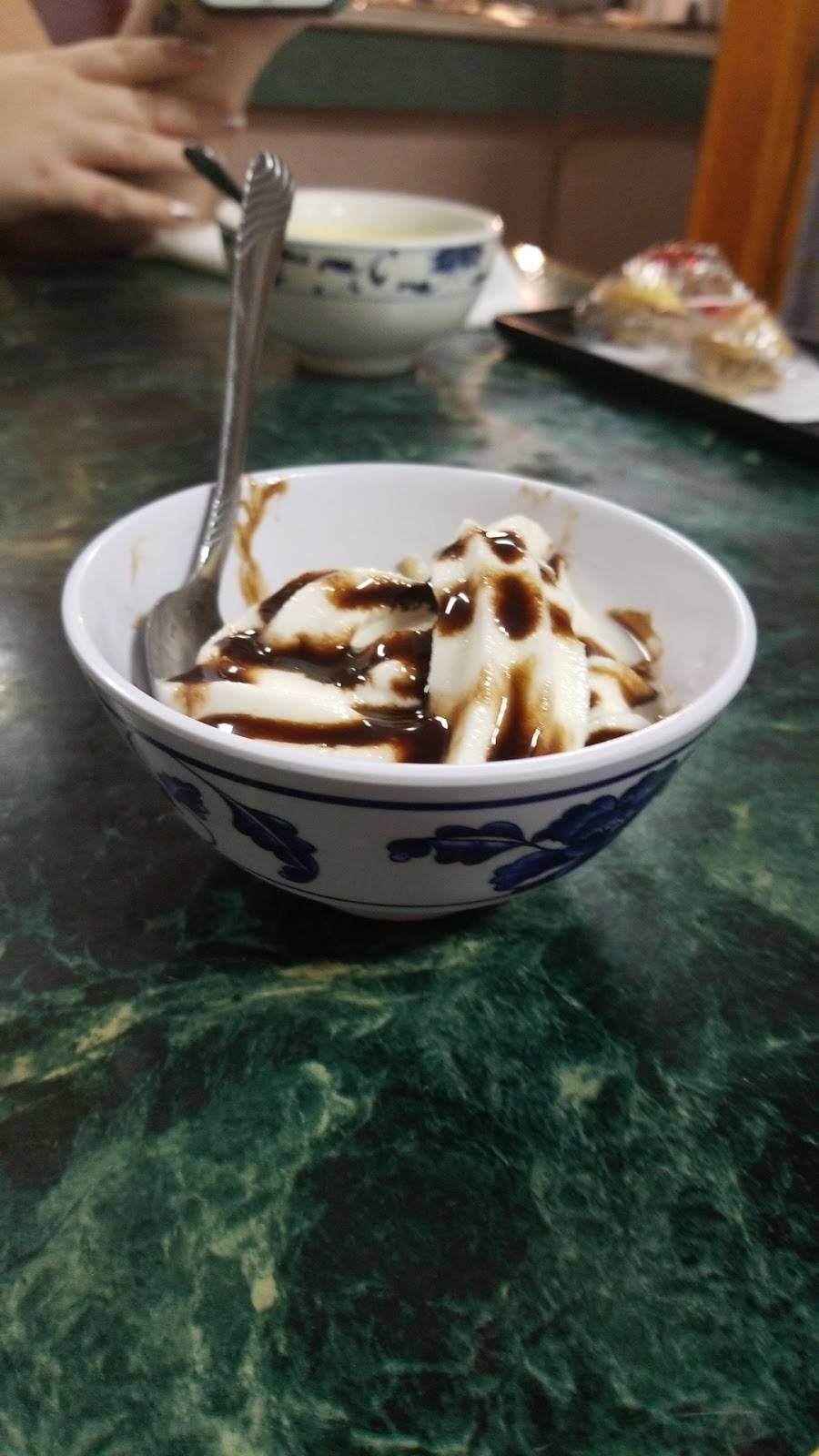 China Buffet | restaurant | 131 E North Ave, Flora, IL 62839, USA | 6186628633 OR +1 618-662-8633