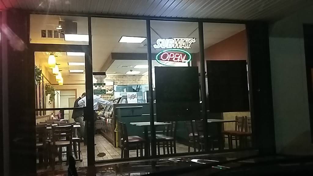 Subway Restaurants | restaurant | 6105 W Hollywood Blvd, Hollywood, FL 33024, USA | 9549661117 OR +1 954-966-1117