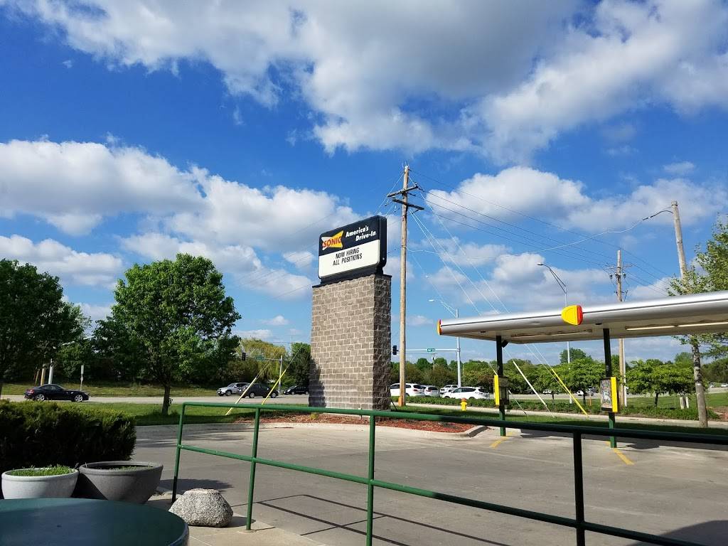 Sonic Drive-In | restaurant | 18605 W Center Rd, Omaha, NE 68144, USA | 4023346884 OR +1 402-334-6884