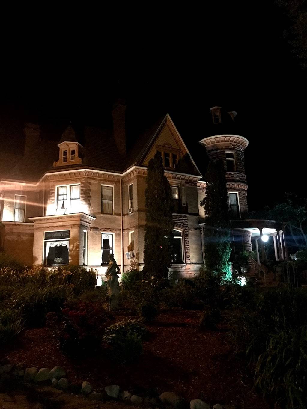 Henderson Castle Inn,Vintage Hotel,Restaurant,Winery & Wedding v | restaurant | 100 Monroe St, Kalamazoo, MI 49006, USA | 2693441827 OR +1 269-344-1827