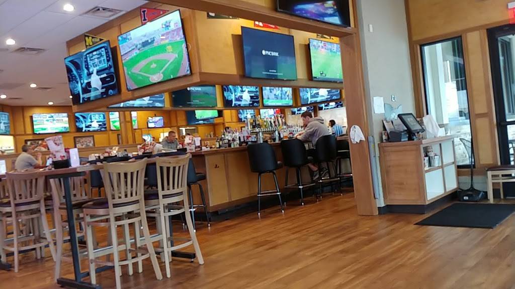 Woodys Wing House | restaurant | 161 E Campus View Blvd, Columbus, OH 43235, USA | 6144339464 OR +1 614-433-9464