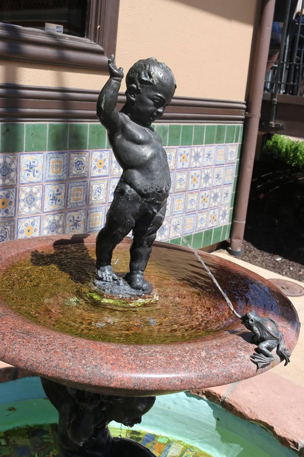 Starbucks | cafe | 302 Nichols Rd, Kansas City, MO 64112, USA | 8167534246 OR +1 816-753-4246