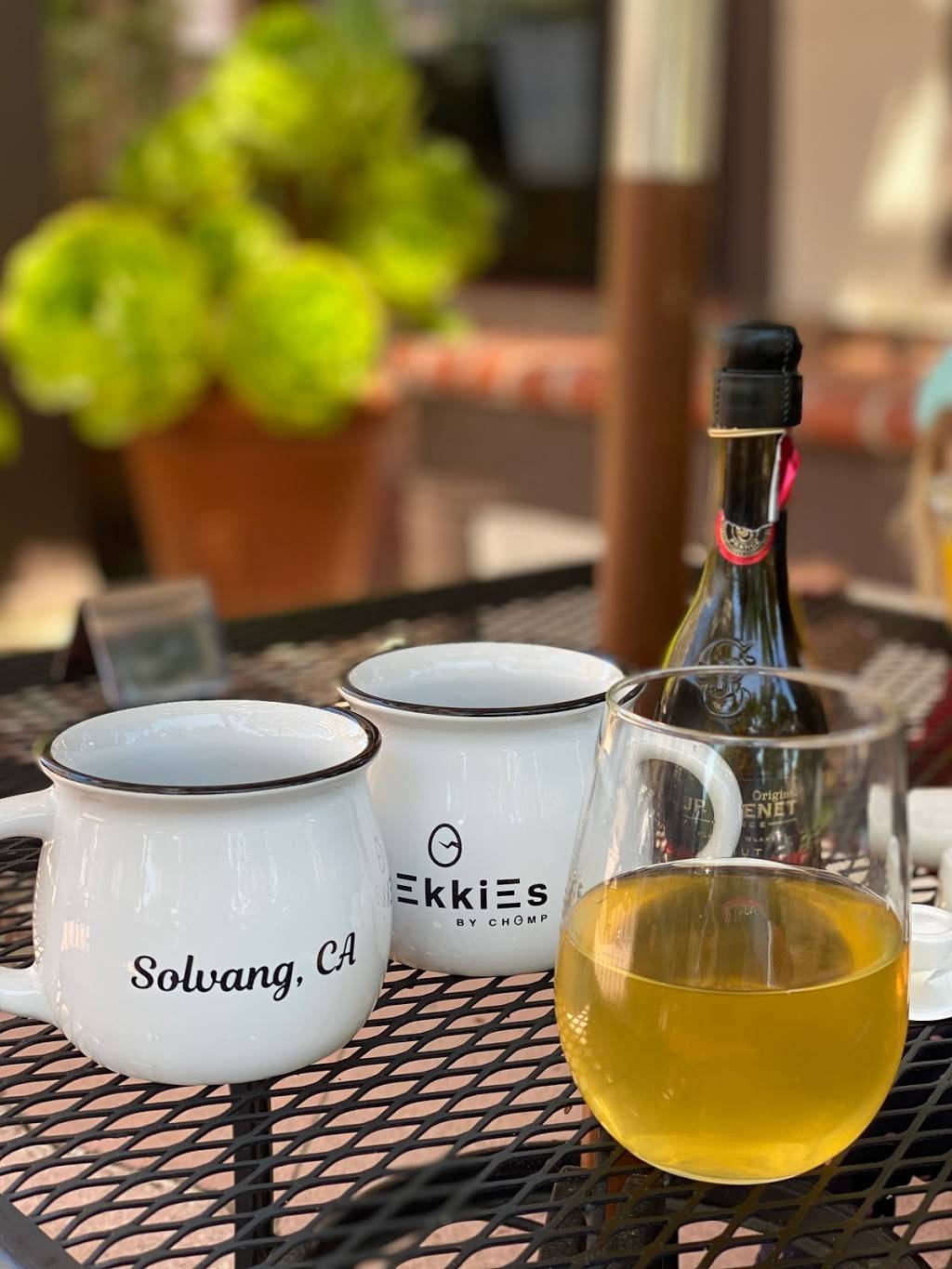 brekkies by chomp | restaurant | 1655 Mission Dr, Solvang, CA 93463, USA | 8056919749 OR +1 805-691-9749