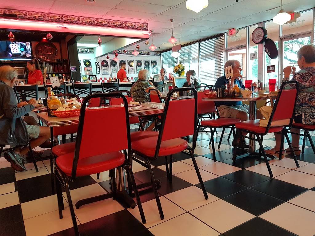Joes Diner | restaurant | 1225 Airport-Pulling Rd, Naples, FL 34104, USA | 2394351616 OR +1 239-435-1616