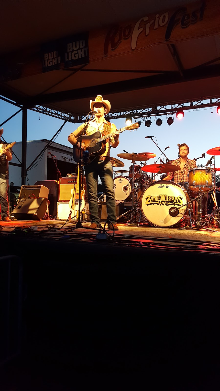 House Pasture Cattle Co | restaurant | 2 River Rd, Concan, TX 78838, USA | 8302326580 OR +1 830-232-6580