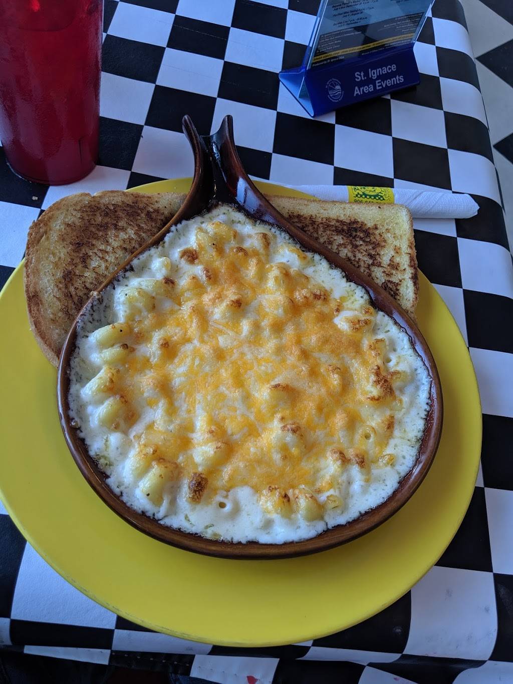 Joes Diner | restaurant | 1040 N State St, St Ignace, MI 49781, USA | 9069842123 OR +1 906-984-2123