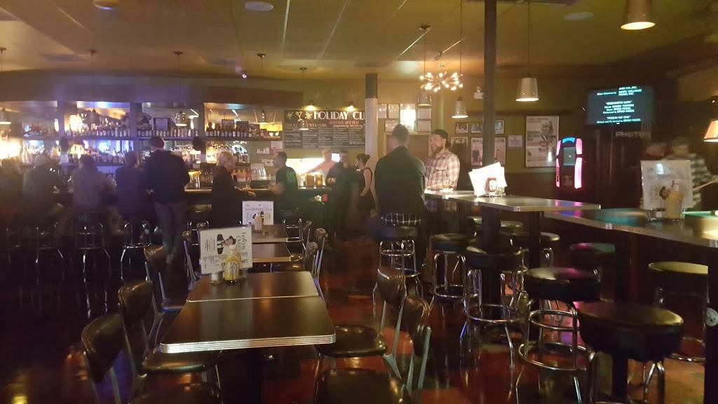 Holiday Club | restaurant | 4000 N Sheridan Rd, Chicago, IL 60613, USA | 7733489600 OR +1 773-348-9600