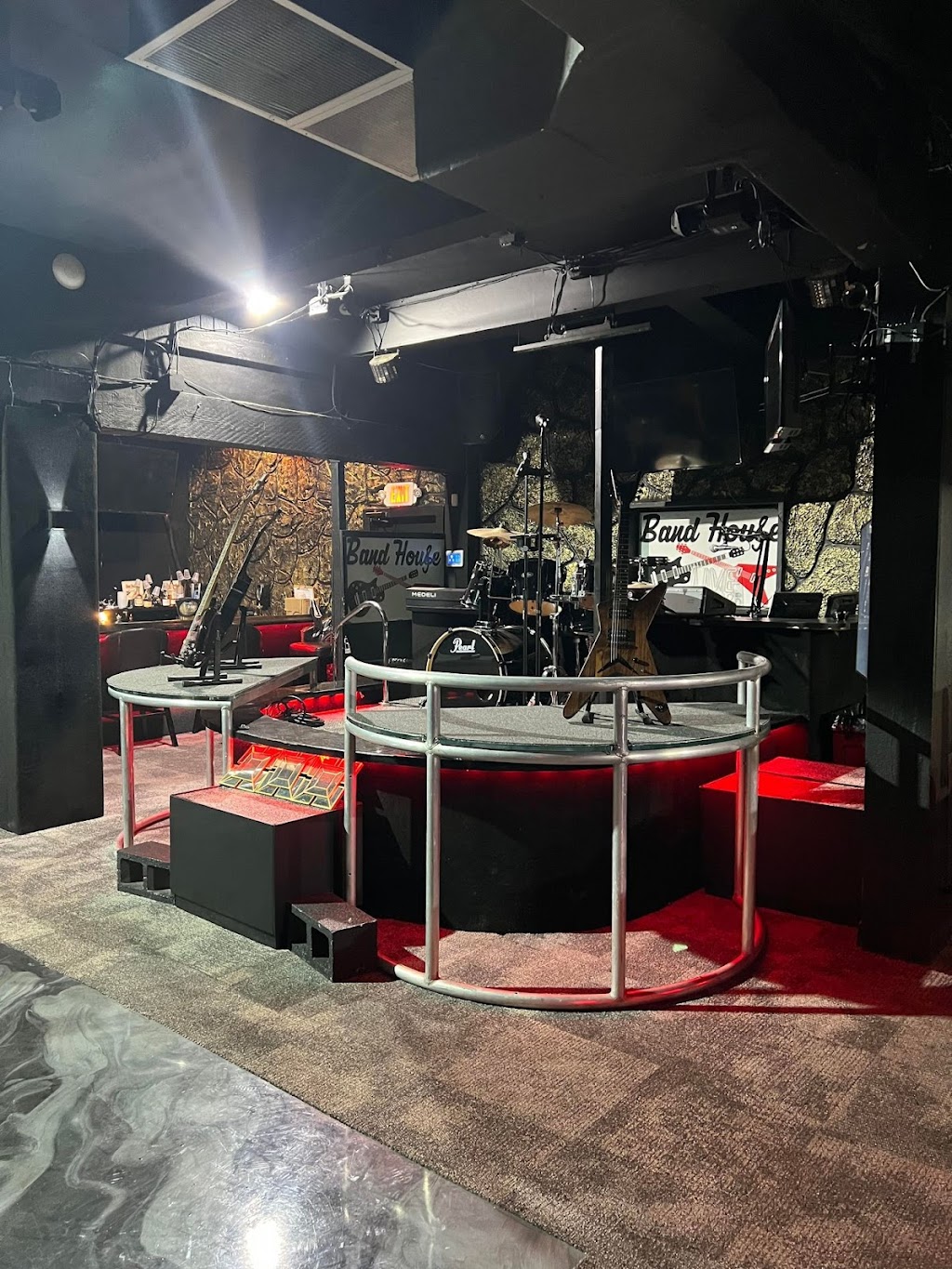 Band House | night club | 801 NE 62nd St, E Cypress Creek Rd, Fort Lauderdale, FL 33334, USA | 9547761526 OR +1 954-776-1526
