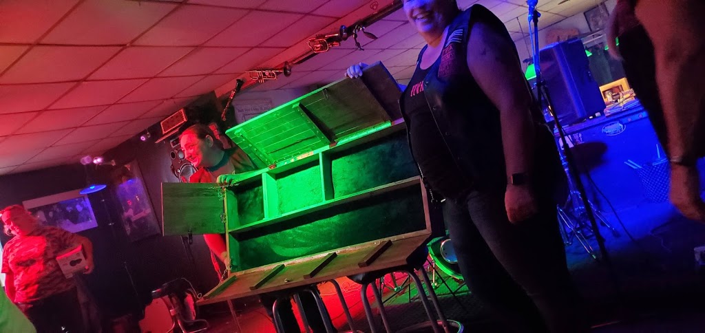 Blues Tavern | restaurant | 2818 Government Blvd, Mobile, AL 36606, USA | 2514797621 OR +1 251-479-7621