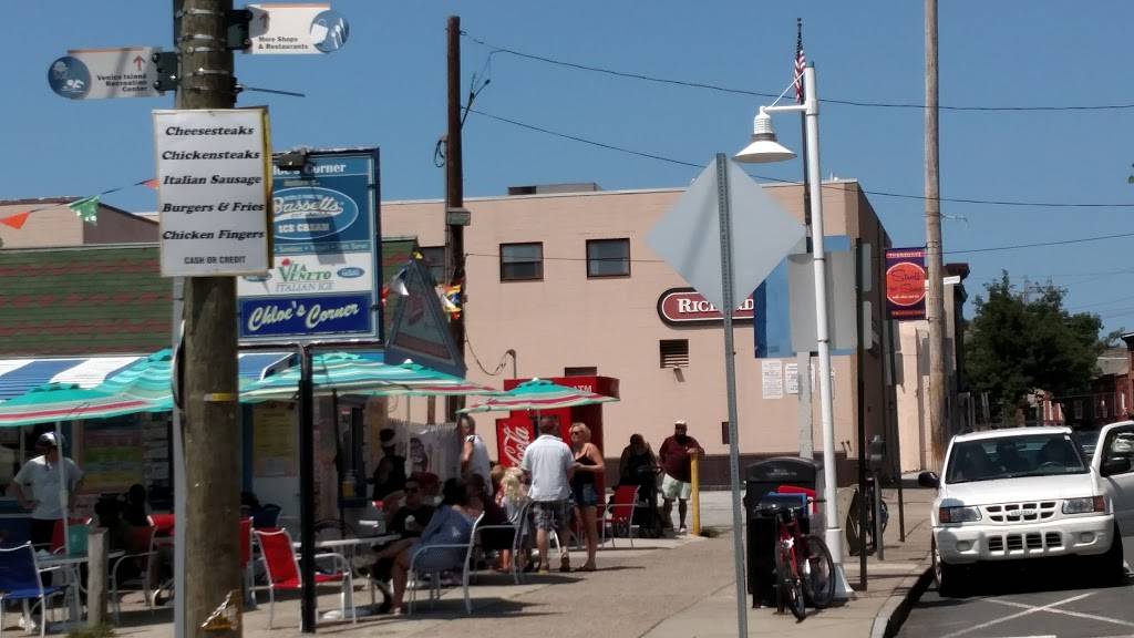 Chloes Corner | restaurant | 4162 Main St, Philadelphia, PA 19127, USA | 2156014100 OR +1 215-601-4100