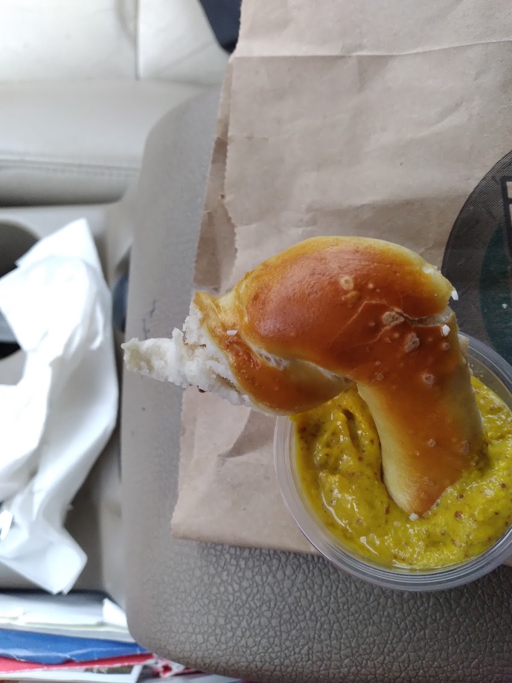 Philly Pretzel Factory | bakery | 499 Horsham Rd, Horsham, PA 19044, USA | 2154421922 OR +1 215-442-1922