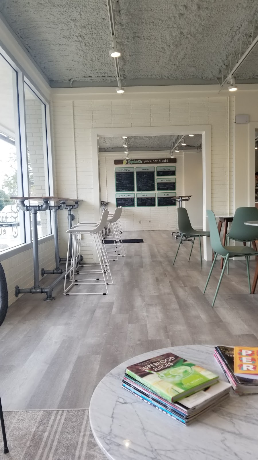 The Daily Squeeze Juice and Smoothie Bar | cafe | 901 N 12th Ave, Pensacola, FL 32501, USA | 8507413077 OR +1 850-741-3077