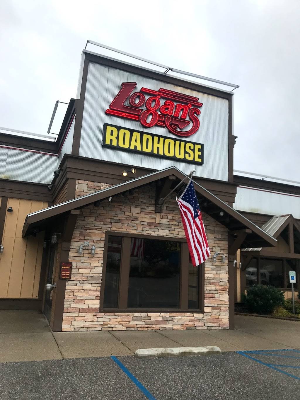 Logans Roadhouse | restaurant | 850 Mall Rd, Barboursville, WV 25504, USA | 3047362792 OR +1 304-736-2792
