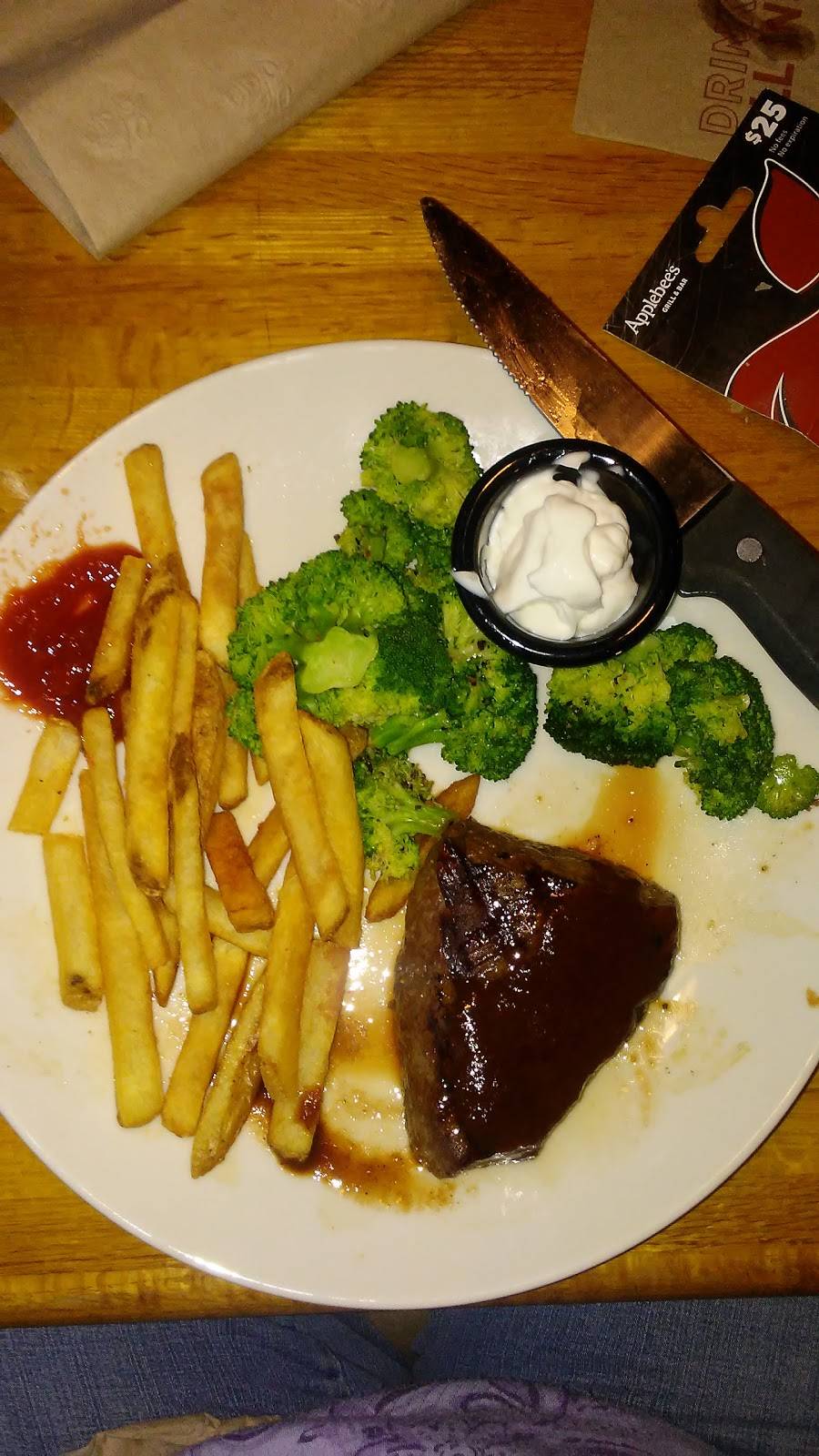 Applebees Grill + Bar | restaurant | 851 Sanguinetti Rd, Sonora, CA 95370, USA | 2095339670 OR +1 209-533-9670