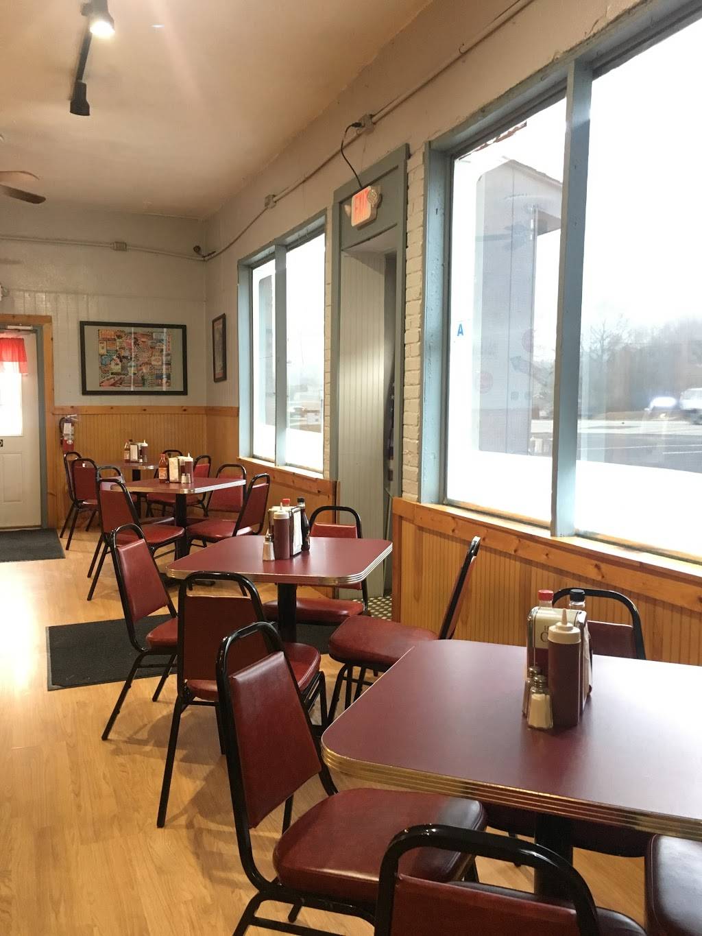 The Hot Dog Cafe | restaurant | 605 Spartanburg Hwy, Lyman, SC 29385, USA | 8644393647 OR +1 864-439-3647