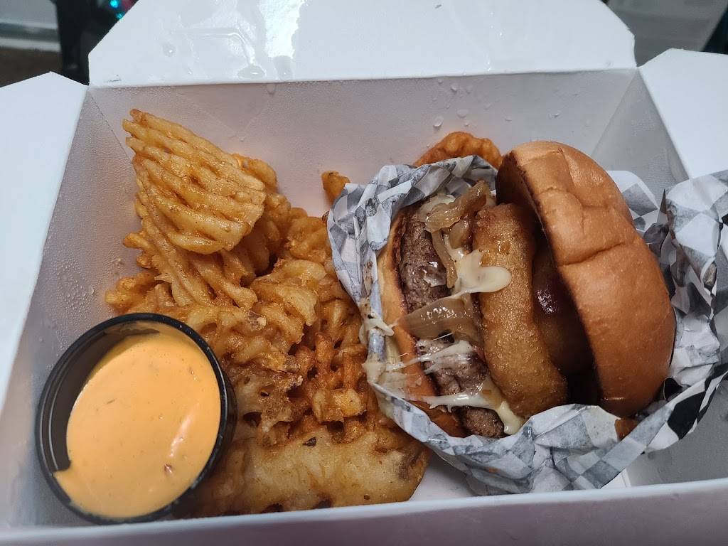 Back Door Burgers & More | restaurant | 36 Homers Wharf, New Bedford, MA 02740, USA | 5087173276 OR +1 508-717-3276