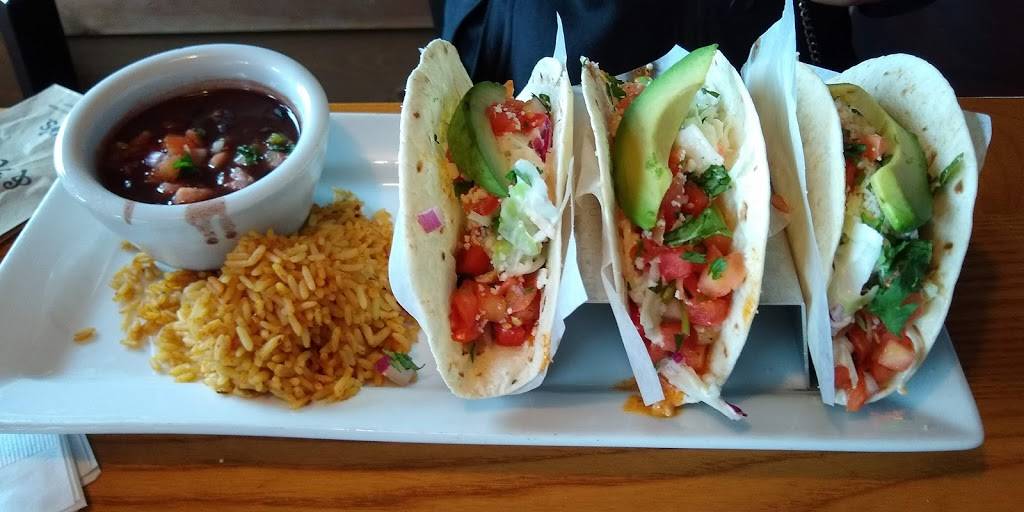 Chilis Grill & Bar | restaurant | 9945 Hudson Pl, Woodbury, MN 55125, USA | 6517398177 OR +1 651-739-8177