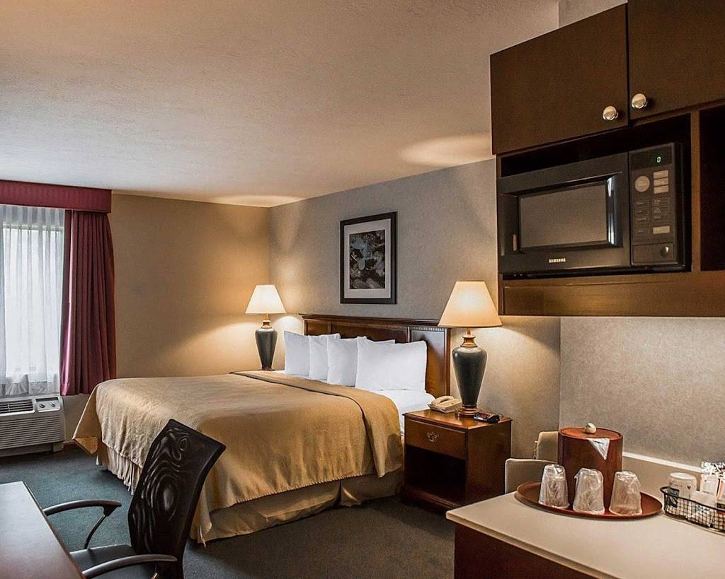Quality Inn & Suites | restaurant | 11967 Chase Plaza Dr, Cincinnati, OH 45240, USA | 5138259600 OR +1 513-825-9600