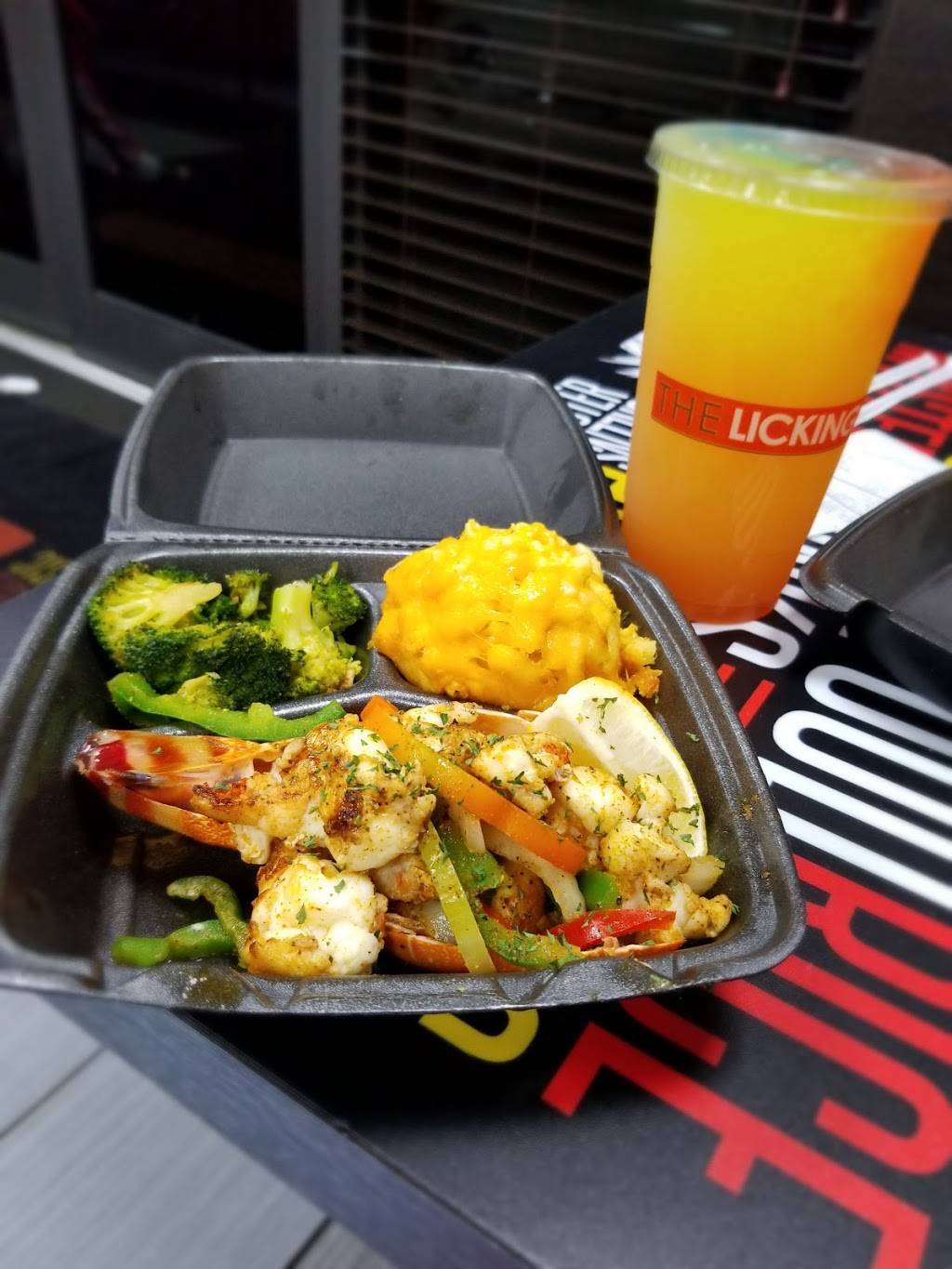 Finga Lickin Chicken | restaurant | 2662 N University Dr, Sunrise, FL 33322, USA | 9545304294 OR +1 954-530-4294