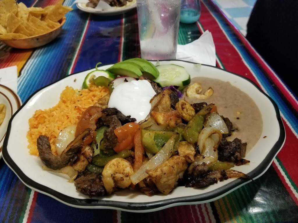 El Canelo | restaurant | 700 Burnham Ave, Calumet City, IL 60409, USA | 7089337292 OR +1 708-933-7292