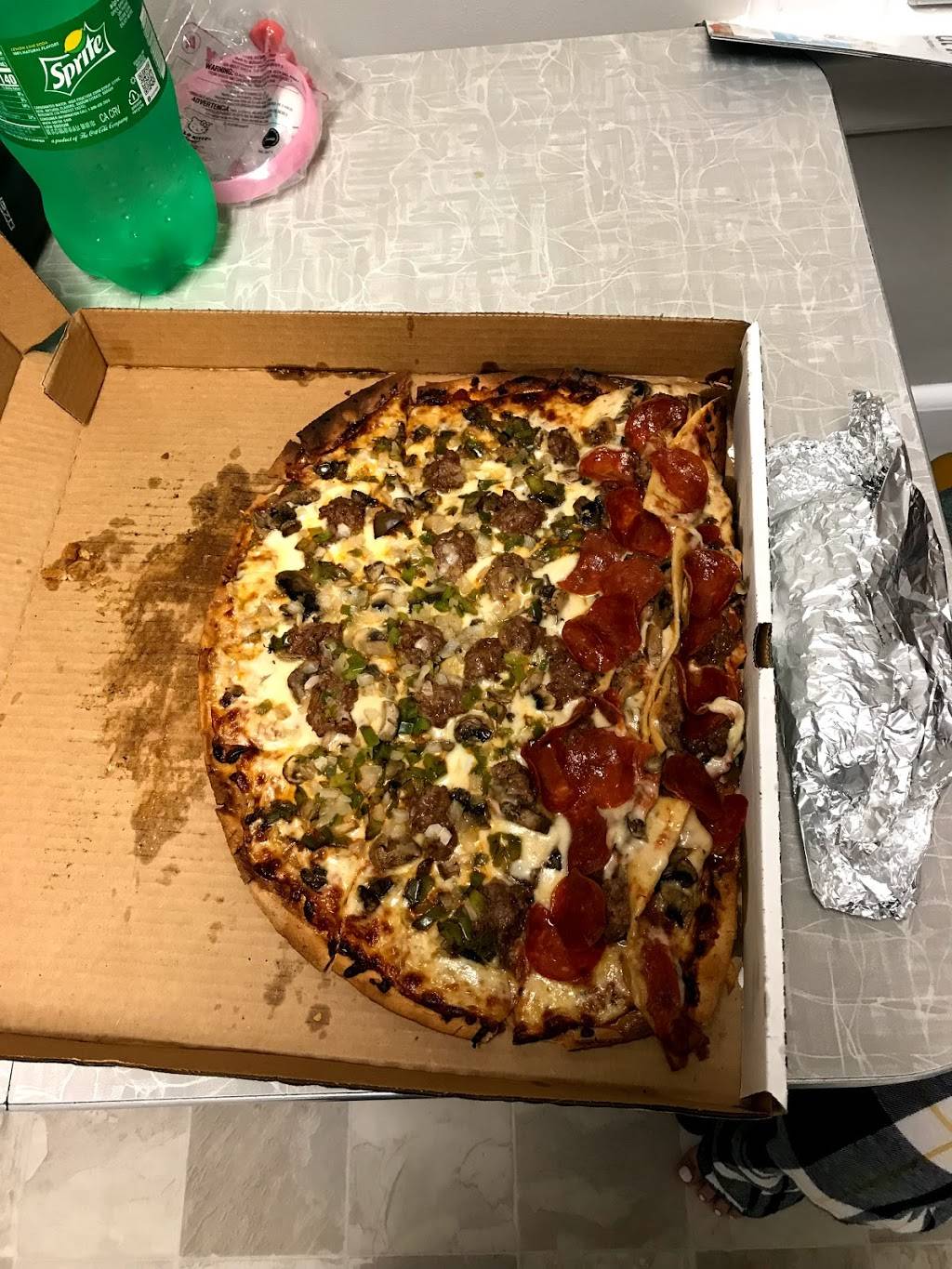 Bari Pizzeria | restaurant | 5919 W Burnham St, West Allis, WI 53219, USA | 4143269957 OR +1 414-326-9957