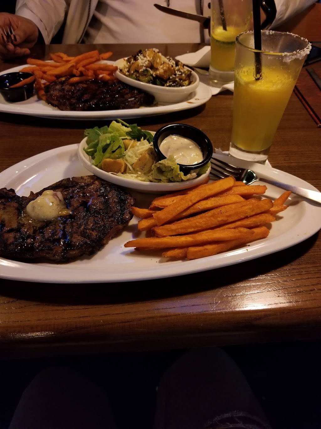 TGI Fridays | restaurant | 455 State Rd, North Dartmouth, MA 02747, USA | 5089841083 OR +1 508-984-1083