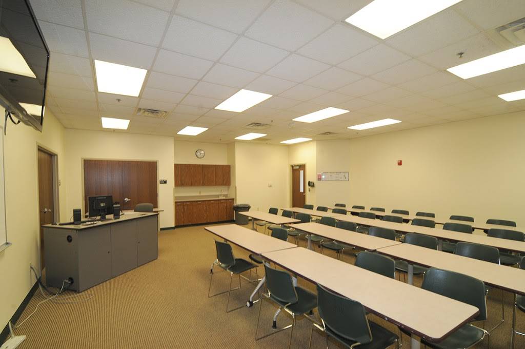 Rend Lake College MarketPlace | shopping mall | 321 Potomac Blvd, Mt Vernon, IL 62864, USA | 6182449525 OR +1 618-244-9525