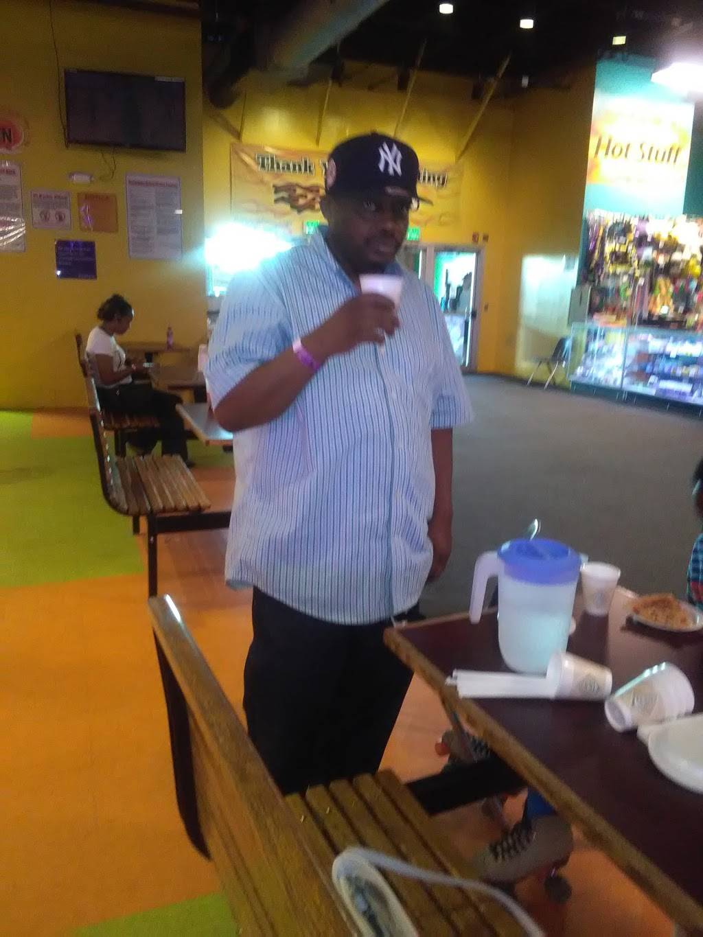 Hot Skates | restaurant | 1716 Whitehead Rd, Woodlawn, MD 21207, USA | 4102657525 OR +1 410-265-7525