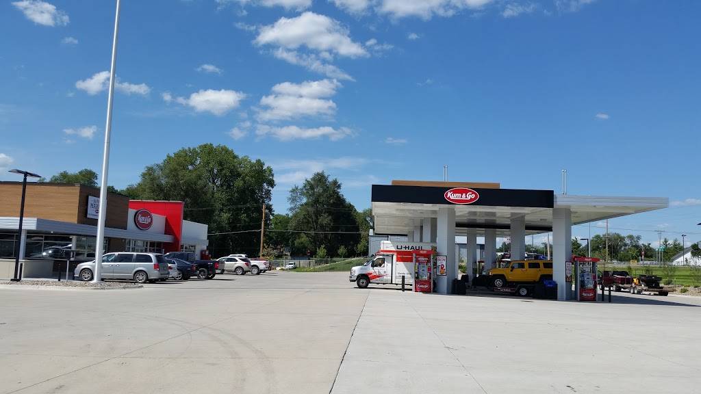Kum & Go | meal takeaway | 5050 NW 2nd St, Des Moines, IA 50313, USA | 5152439365 OR +1 515-243-9365