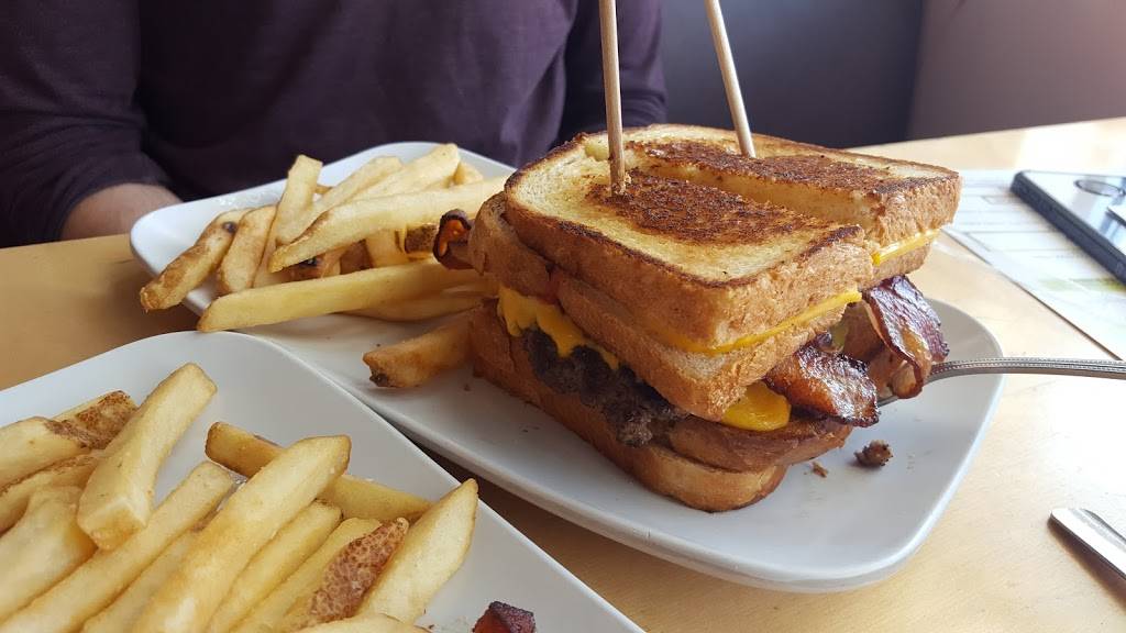 Crave Real Burgers | restaurant | 9344 Dorchester St, Highlands Ranch, CO 80129, USA | 7203443006 OR +1 720-344-3006