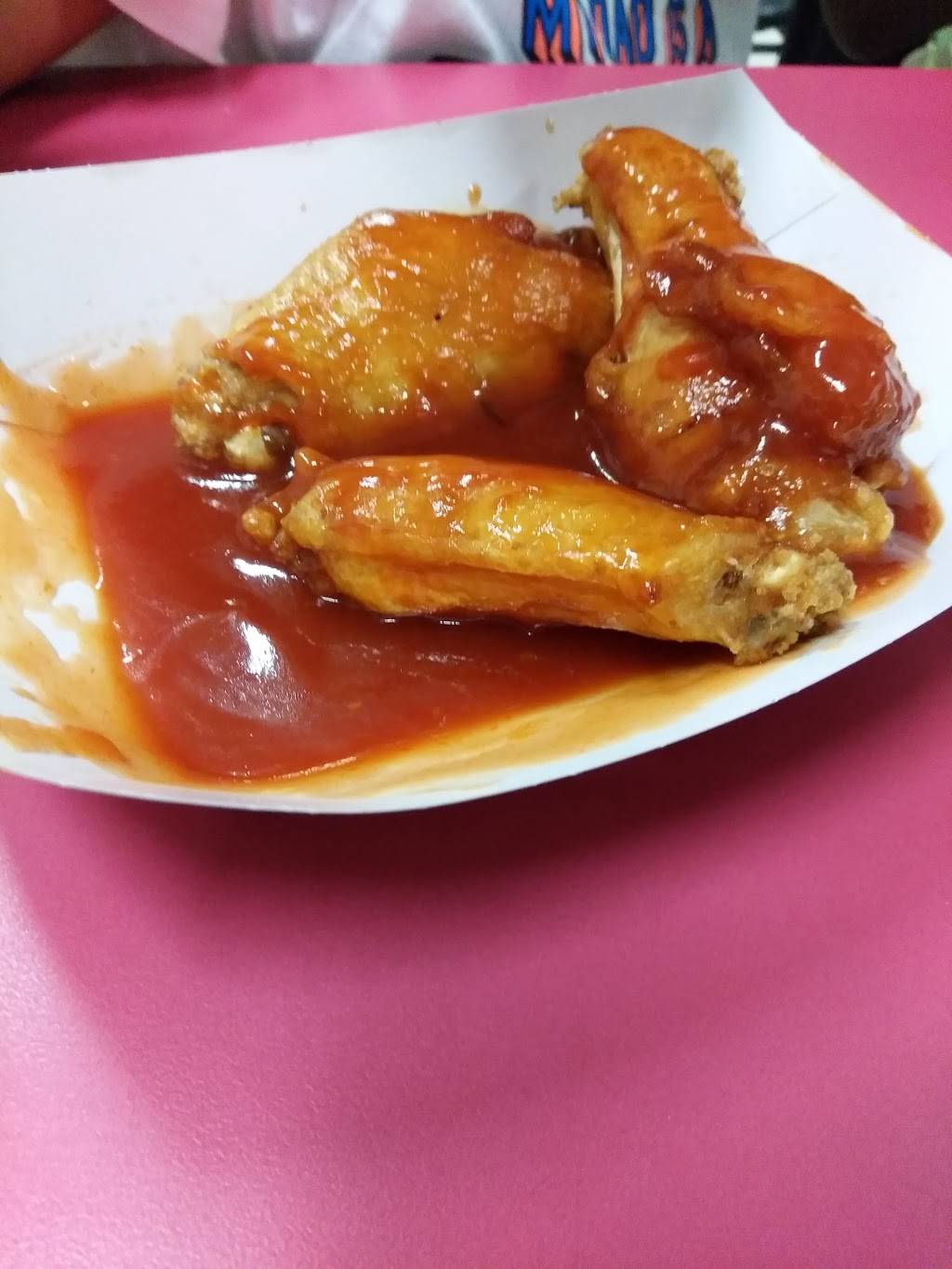 Wiggy’s | restaurant | 2350 Noblestown Rd, Pittsburgh, PA 15205, USA | 4129190361 OR +1 412-919-0361