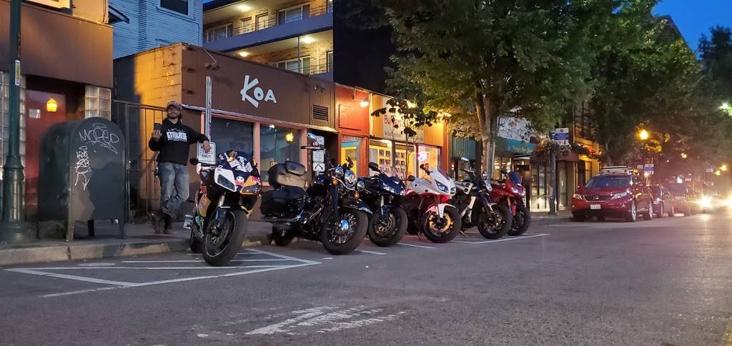 Mr Lus Seafood & Burgers | restaurant | 4752 The Ave, Seattle, WA 98105, USA | 2065250365 OR +1 206-525-0365