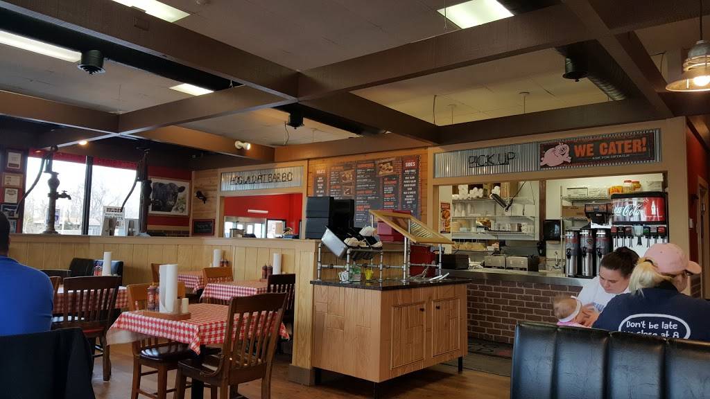 Hog Wild Pit Bar-B-Q | restaurant | 1200 Rock Rd, Wichita, KS 67207, USA | 3166187227 OR +1 316-618-7227
