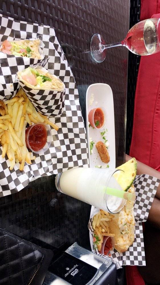 Red Pelican Bar & Hookah Lounge | night club | 230 N Broadwalk, Hollywood, FL 33019, USA | 7866711517 OR +1 786-671-1517