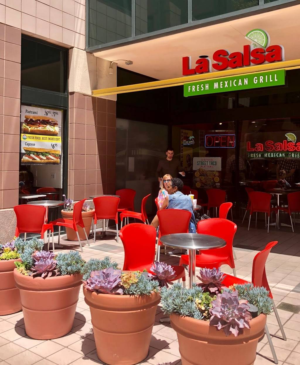 La Salsa | restaurant | 501 14th St #24, Oakland, CA 94612, USA | 5108343422 OR +1 510-834-3422