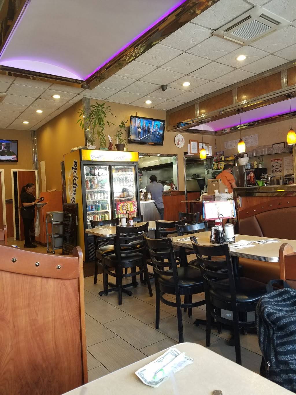 Corkys | restaurant | 2537 Grand Concourse, Bronx, NY 10468, USA | 7189332484 OR +1 718-933-2484