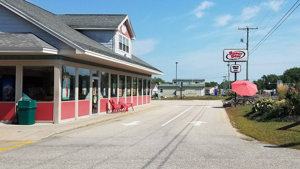 Honey Dew Donuts | bakery | 471 NH-11, Farmington, NH 03835, USA | 6037553233 OR +1 603-755-3233