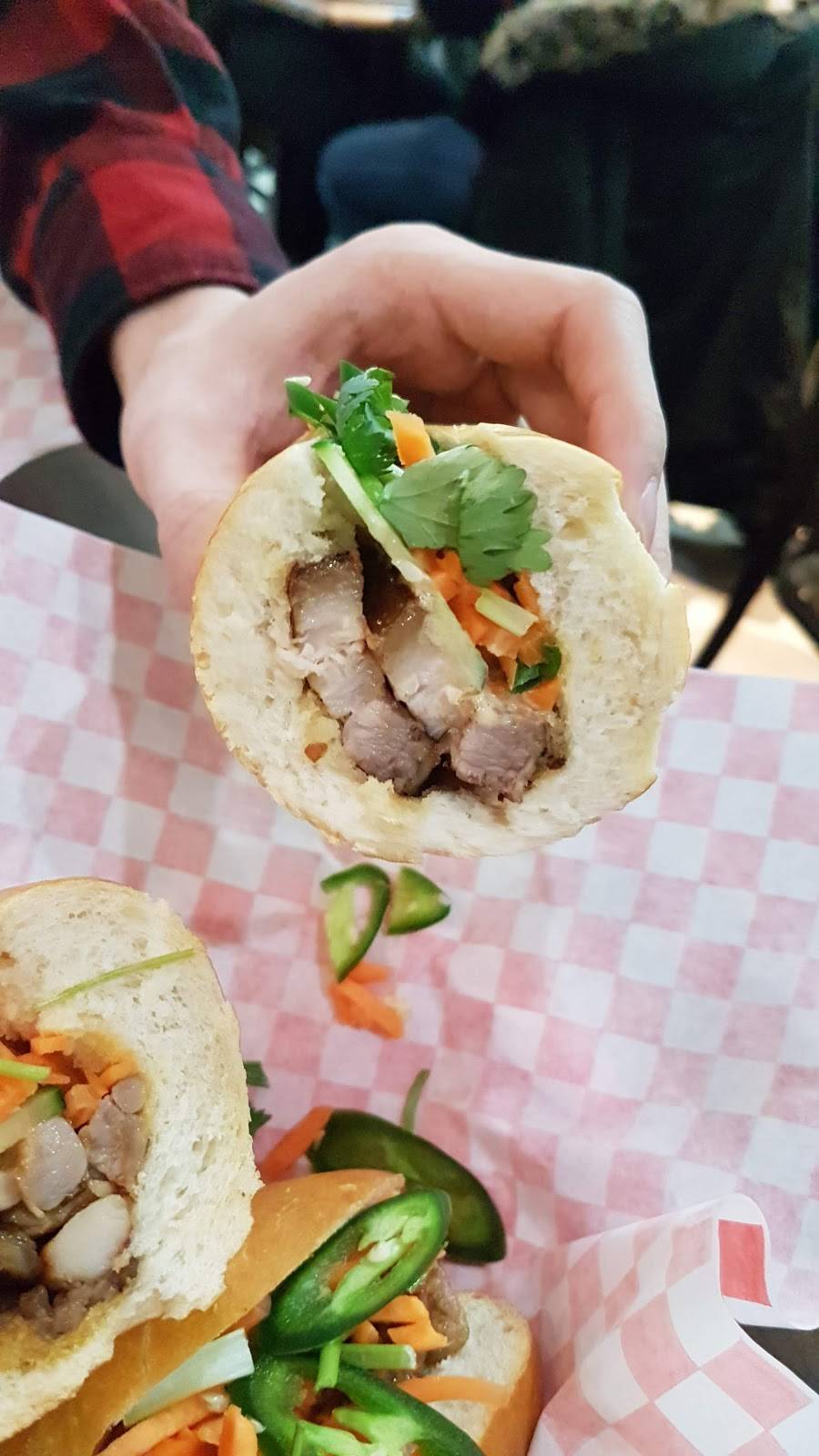 Banh Mi Metro | restaurant | 2055 Lawrence Ave E, Scarborough, ON M1R 2Z4, Canada | 4167509979 OR +1 416-750-9979