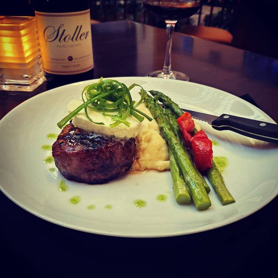 Waters Bar & Grille | restaurant | 7900 NE 82nd Ave, Portland, OR 97220, USA | 5034937761 OR +1 503-493-7761