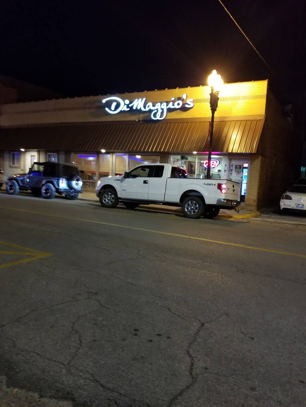 Dimaggio Pizza | restaurant | 108 E Market St, Christopher, IL 62822, USA | 6187247877 OR +1 618-724-7877