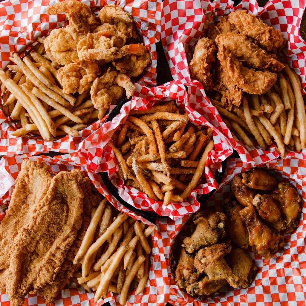 Red Claws Hot Chicken | restaurant | 5278 S Hulen St, Fort Worth, TX 76132, USA | 6827087468 OR +1 682-708-7468