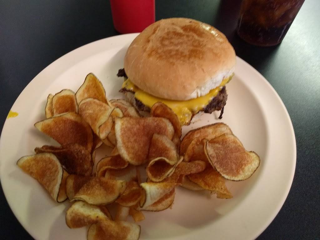 Charleys Grill | cafe | 225 S Wood St, Neosho, MO 64850, USA | 4174517319 OR +1 417-451-7319